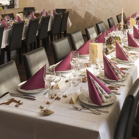 Hotel Restaurant Haesfeld Überherrn エクステリア 写真