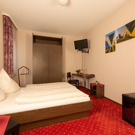 Hotel Restaurant Haesfeld Überherrn エクステリア 写真