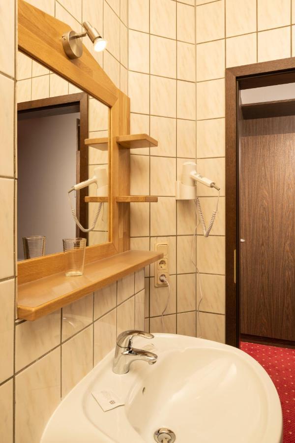 Hotel Restaurant Haesfeld Überherrn エクステリア 写真