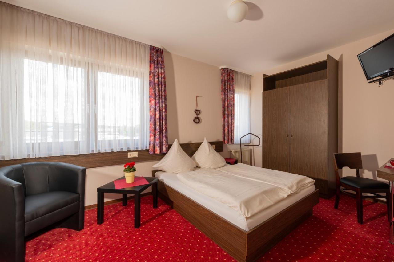 Hotel Restaurant Haesfeld Überherrn エクステリア 写真