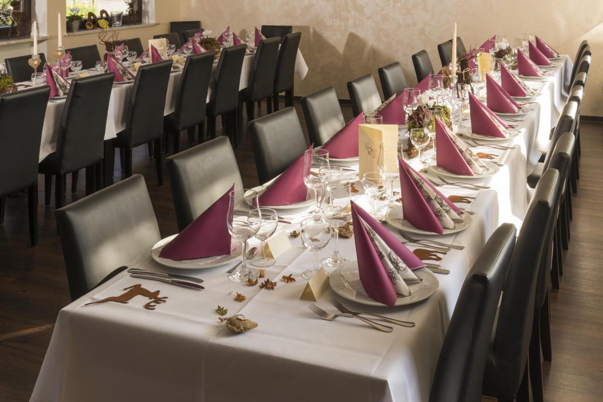Hotel Restaurant Haesfeld Überherrn エクステリア 写真