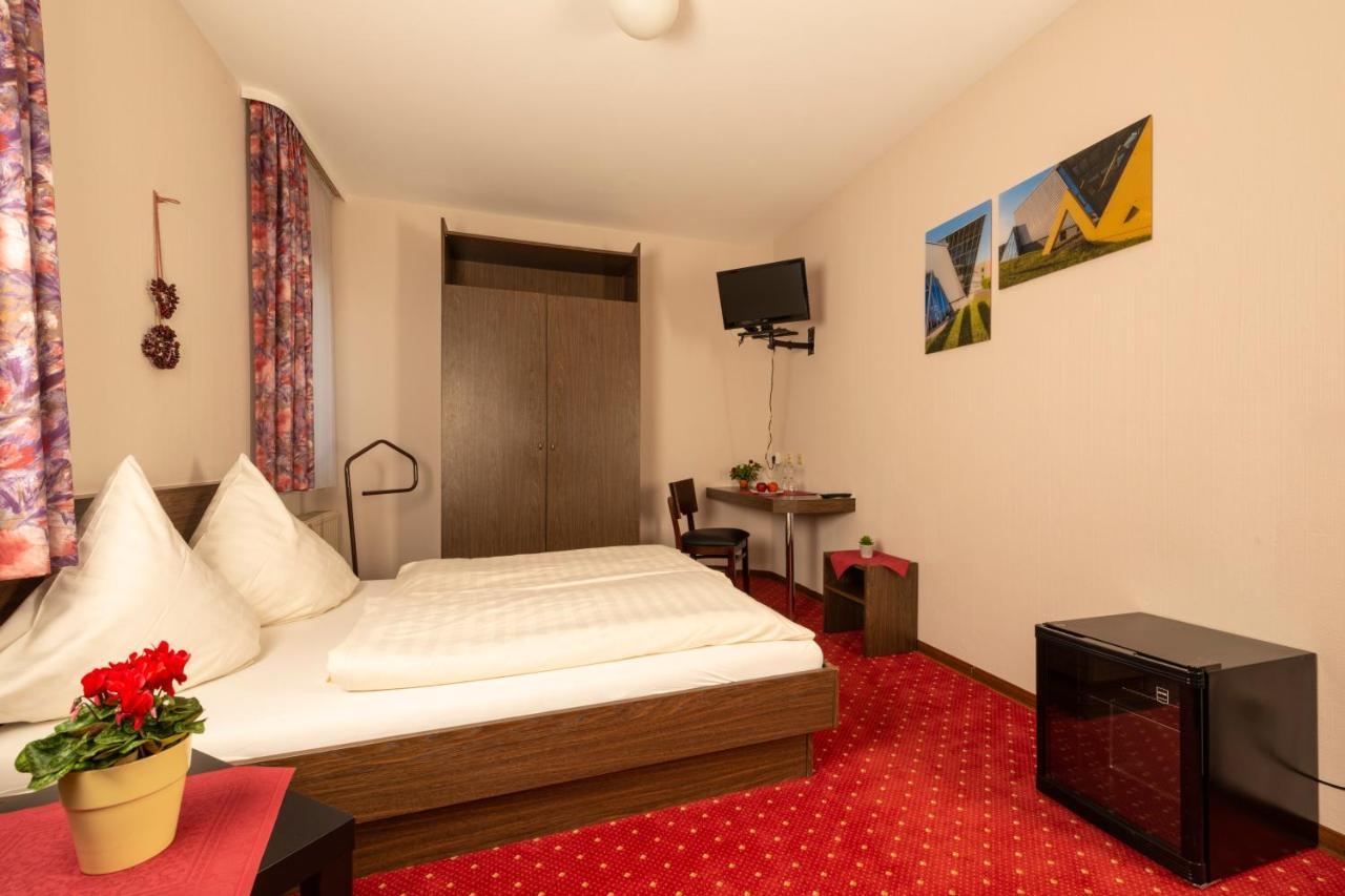 Hotel Restaurant Haesfeld Überherrn エクステリア 写真