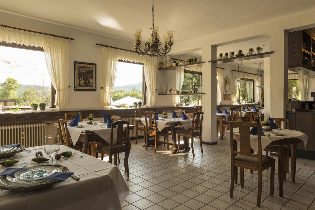 Hotel Restaurant Haesfeld Überherrn エクステリア 写真