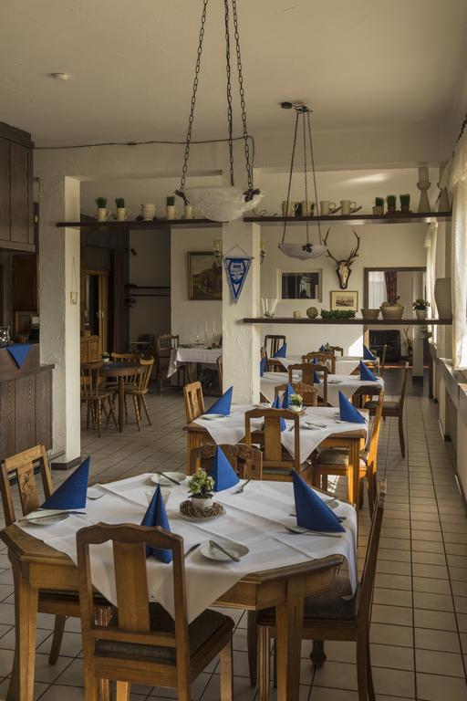 Hotel Restaurant Haesfeld Überherrn エクステリア 写真