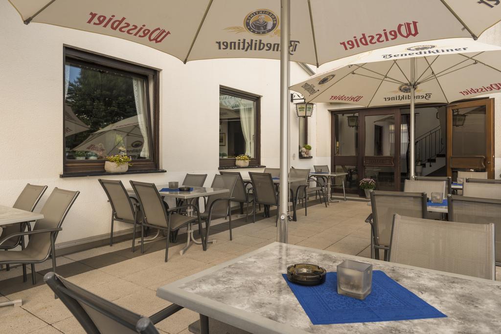 Hotel Restaurant Haesfeld Überherrn エクステリア 写真