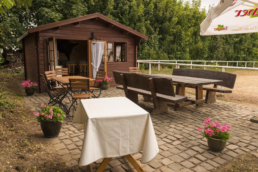 Hotel Restaurant Haesfeld Überherrn エクステリア 写真